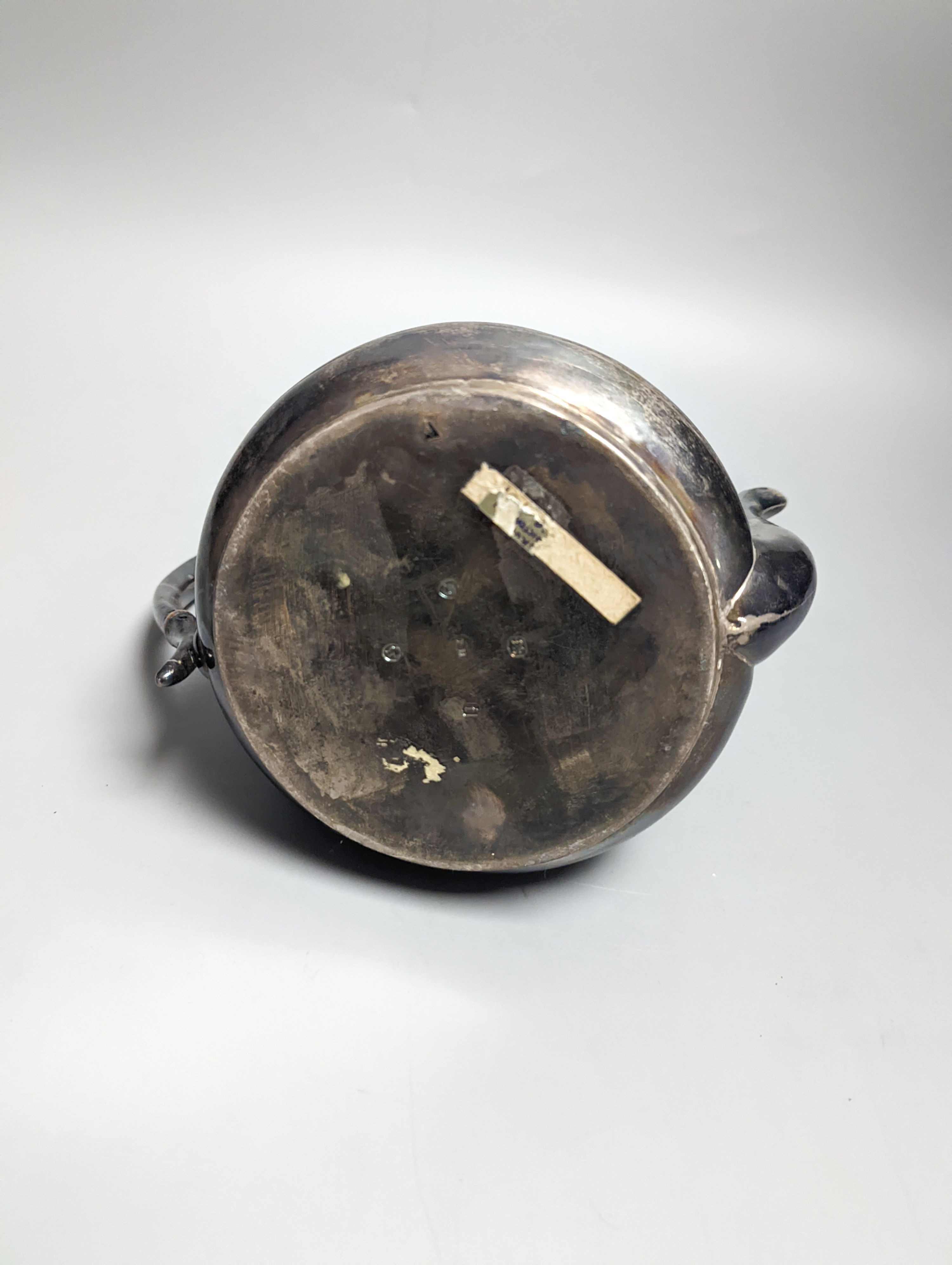 A Victorian engraved silver teapot, by Robert Hennell III, London, 1864, gross weight 19oz.